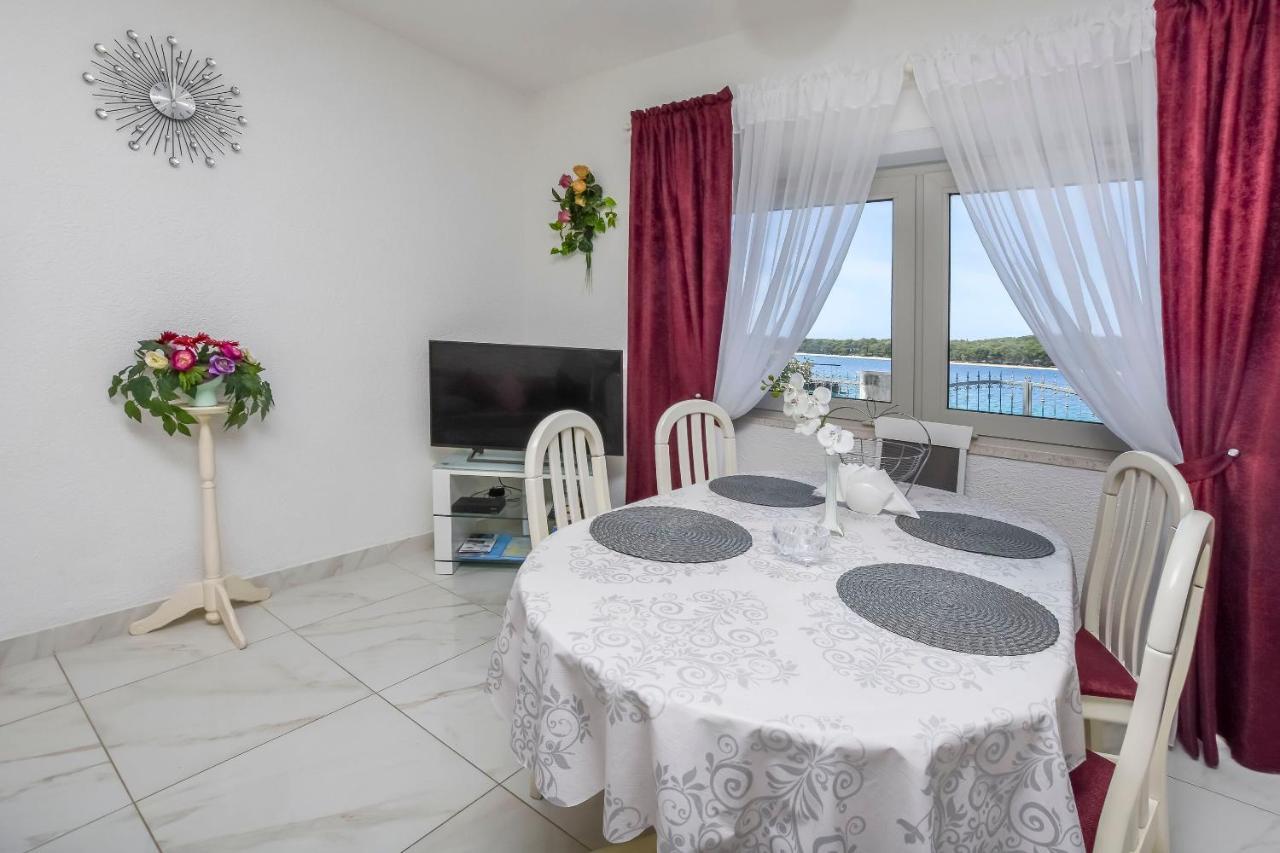 Apartment Iryna โรกอซนิซา ภายนอก รูปภาพ