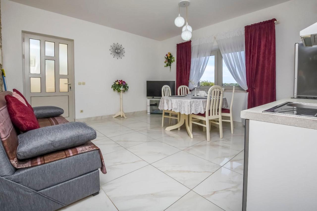 Apartment Iryna โรกอซนิซา ภายนอก รูปภาพ