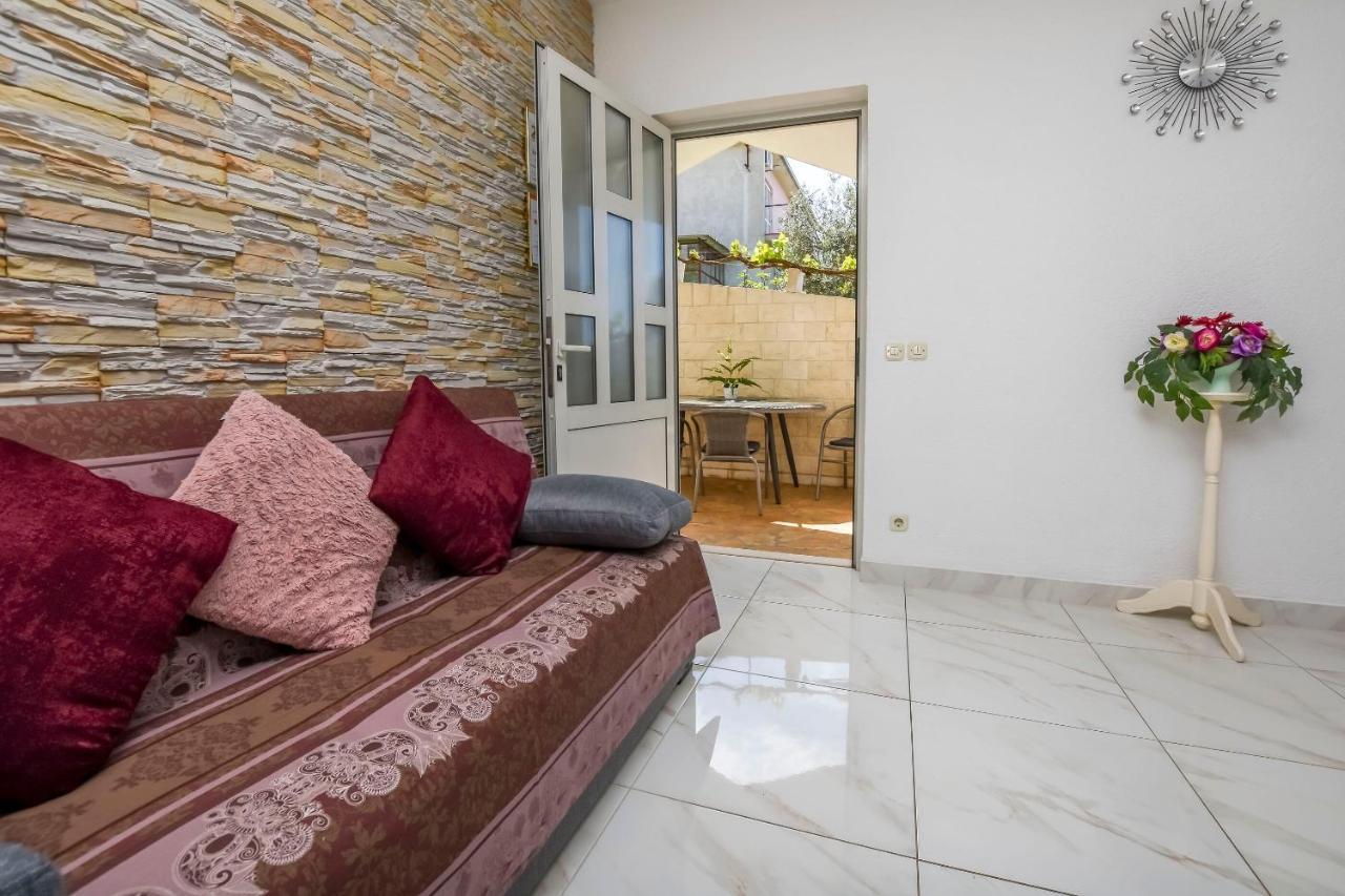 Apartment Iryna โรกอซนิซา ภายนอก รูปภาพ