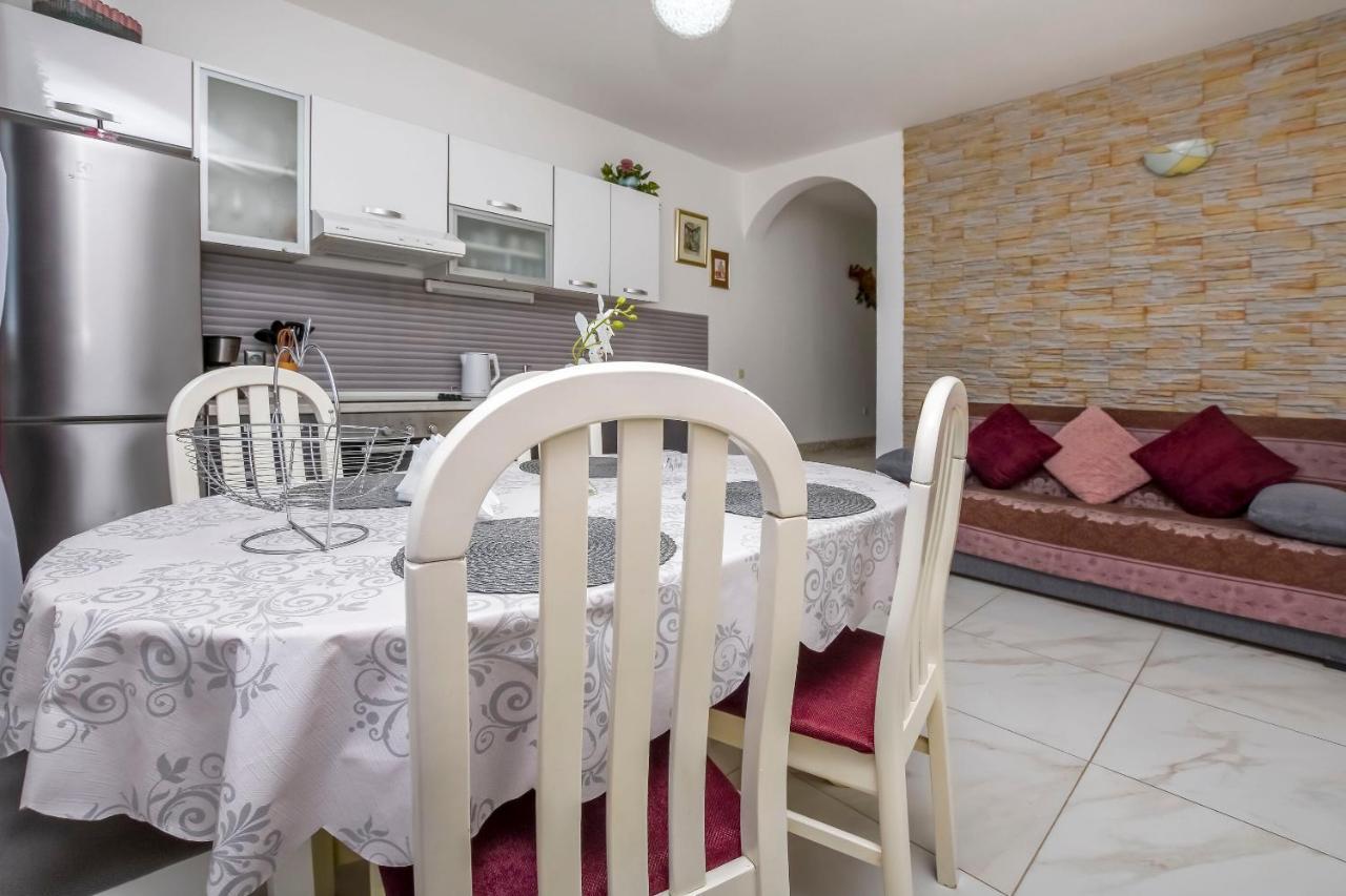 Apartment Iryna โรกอซนิซา ภายนอก รูปภาพ