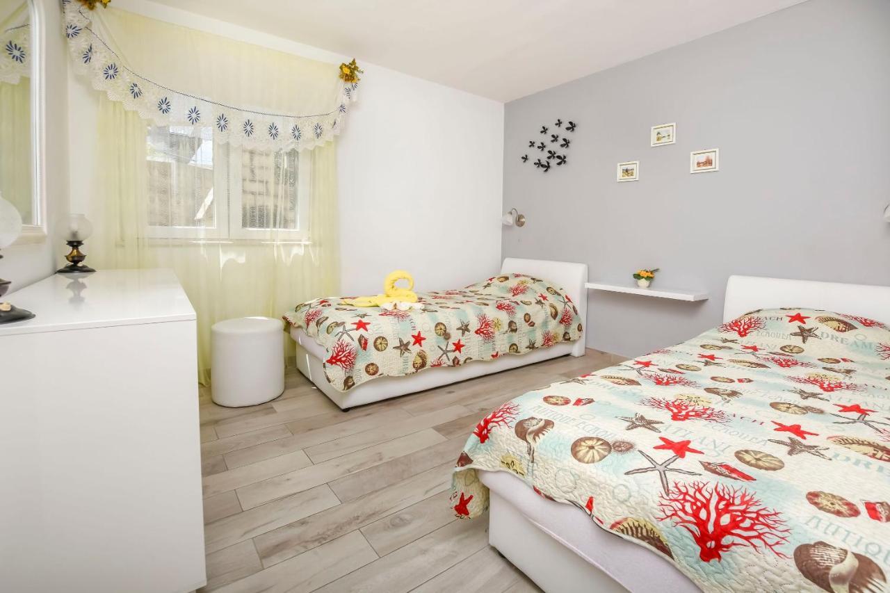 Apartment Iryna โรกอซนิซา ภายนอก รูปภาพ